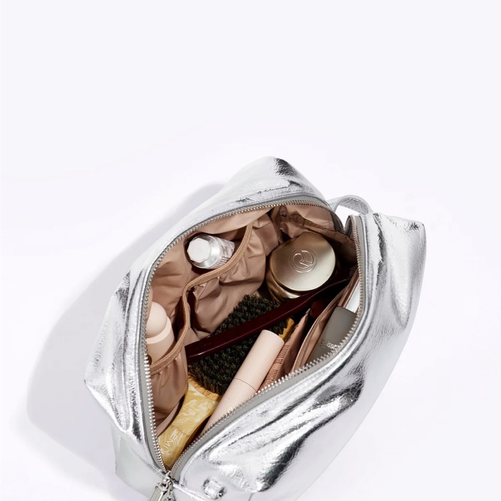 BÉIS x Chipotle The Burrito Pouch Set
in Foil - Picture 4 of 10
